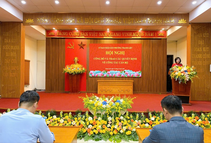 Phường Thanh Liệt: Công bố và trao các quyết định về công tác cán bộ- Ảnh 1.