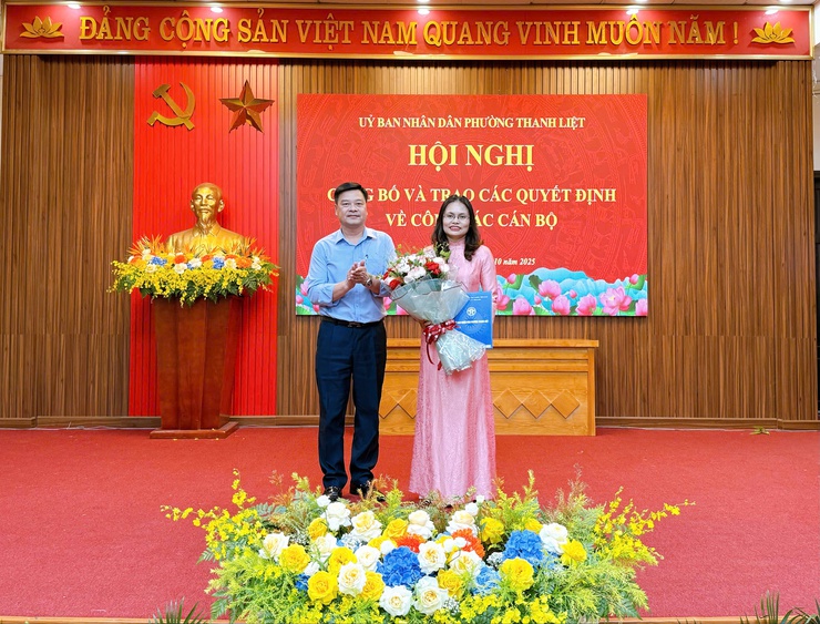Phường Thanh Liệt: Công bố và trao các quyết định về công tác cán bộ- Ảnh 8.