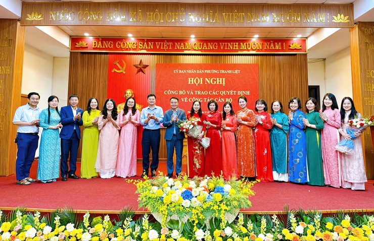 Phường Thanh Liệt: Công bố và trao các quyết định về công tác cán bộ- Ảnh 4.