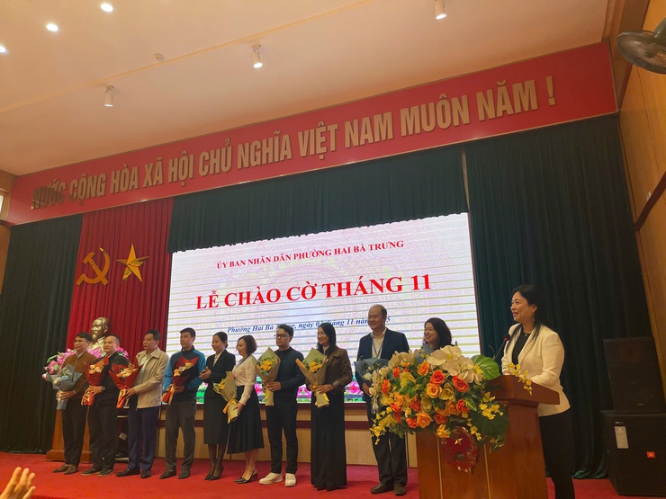 Phường Hai Bà Trưng tổ chức lễ chào cờ đầu tuần và triển khai các nhiệm vụ trọng tâm tháng 11/2025- Ảnh 4.