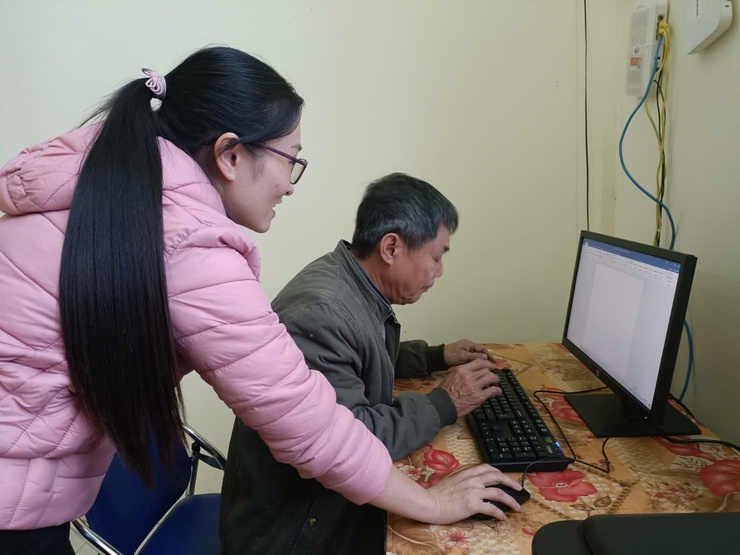 Xã Ứng Thiên hoàn thành trao tặng thiết bị chuyển đổi số cộng đồng cho 10 thôn trên địa bàn xã- Ảnh 3.