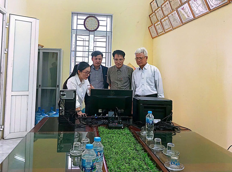 Xã Ứng Thiên hoàn thành trao tặng thiết bị chuyển đổi số cộng đồng cho 10 thôn trên địa bàn xã- Ảnh 13.