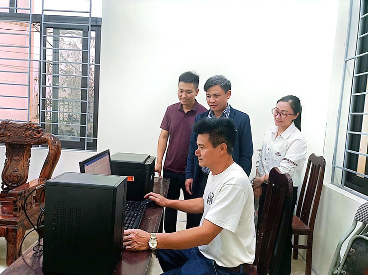 Xã Ứng Thiên hoàn thành trao tặng thiết bị chuyển đổi số cộng đồng cho 10 thôn trên địa bàn xã- Ảnh 17.