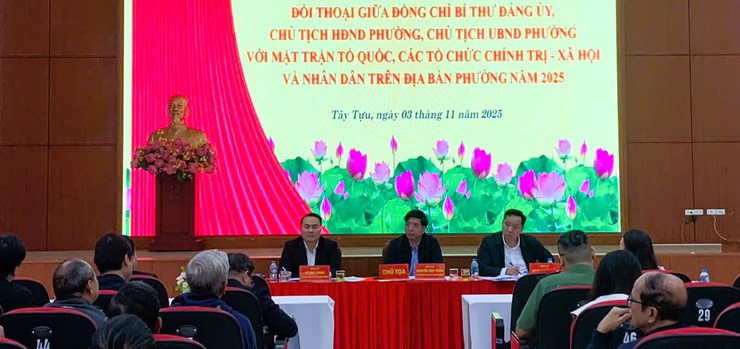 Đồng chí Bí thư Đảng ủy, Chủ tịch HĐND và đồng chí Chủ tịch UBND phường Tây Tựu đối thoại với MTTQ, các tổ chức chính trị - xã hội và Nhân dân- Ảnh 5.