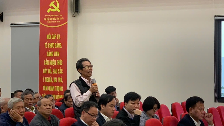 Đồng chí Bí thư Đảng ủy, Chủ tịch HĐND và đồng chí Chủ tịch UBND phường Tây Tựu đối thoại với MTTQ, các tổ chức chính trị - xã hội và Nhân dân- Ảnh 3.