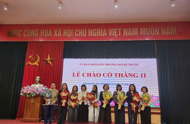 Phường Hai Bà Trưng tổ chức lễ chào cờ đầu tuần và triển khai các nhiệm vụ trọng tâm tháng 11/2025- Ảnh 3.