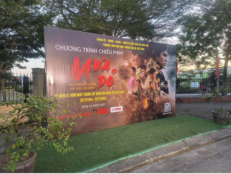 CHƯƠNG TRÌNH CHIẾU PHIM MIỄN PHÍ “MƯA ĐỎ” PHỤC VỤ NHÂN DÂN XÃ DÂN HÒA – THÀNH CÔNG TỐT ĐẸP, LAN TỎA NHIỀU GIÁ TRỊ Ý NGHĨA- Ảnh 5.