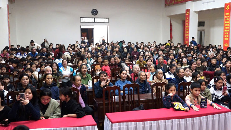 CHƯƠNG TRÌNH CHIẾU PHIM MIỄN PHÍ “MƯA ĐỎ” PHỤC VỤ NHÂN DÂN XÃ DÂN HÒA – THÀNH CÔNG TỐT ĐẸP, LAN TỎA NHIỀU GIÁ TRỊ Ý NGHĨA- Ảnh 8.