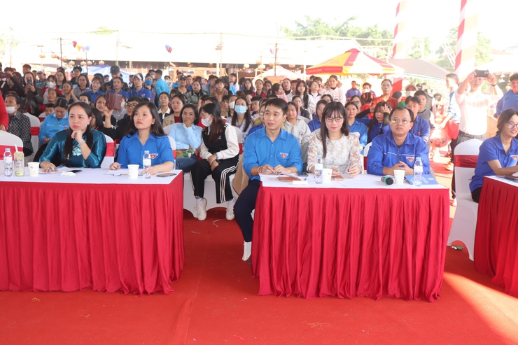 SÔI ĐỘNG – SÁNG TẠO – SẮC MÀU NGÀY HỘI TRÒ CHƠI DÂN GIAN & CHUNG KẾT HỘI THI DÂN VŨ THIẾU NHI XÃ PHÚ XUYÊN - Ảnh 2.