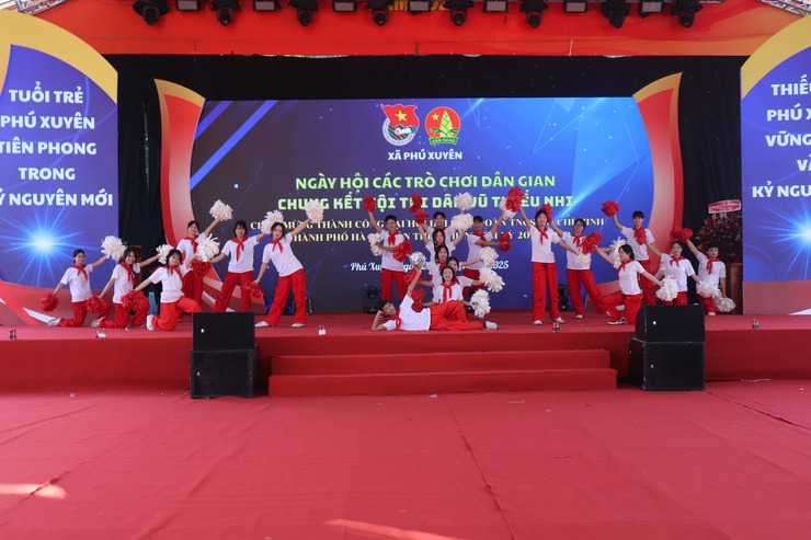 SÔI ĐỘNG – SÁNG TẠO – SẮC MÀU NGÀY HỘI TRÒ CHƠI DÂN GIAN & CHUNG KẾT HỘI THI DÂN VŨ THIẾU NHI XÃ PHÚ XUYÊN - Ảnh 5.