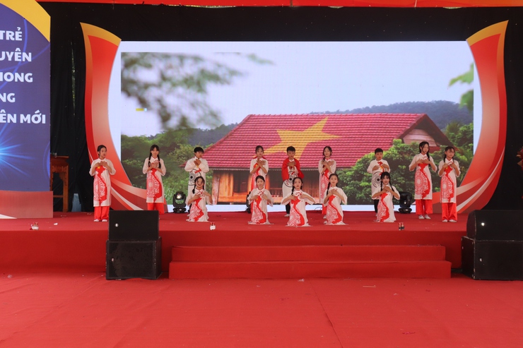 SÔI ĐỘNG – SÁNG TẠO – SẮC MÀU NGÀY HỘI TRÒ CHƠI DÂN GIAN & CHUNG KẾT HỘI THI DÂN VŨ THIẾU NHI XÃ PHÚ XUYÊN - Ảnh 6.