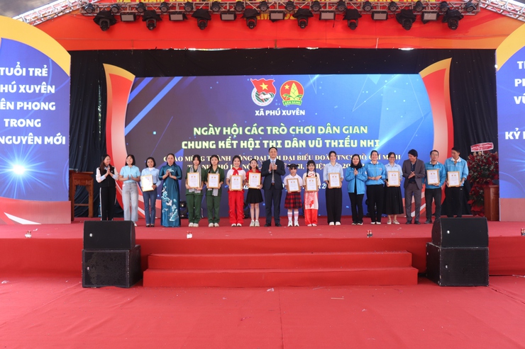 SÔI ĐỘNG – SÁNG TẠO – SẮC MÀU NGÀY HỘI TRÒ CHƠI DÂN GIAN & CHUNG KẾT HỘI THI DÂN VŨ THIẾU NHI XÃ PHÚ XUYÊN - Ảnh 10.