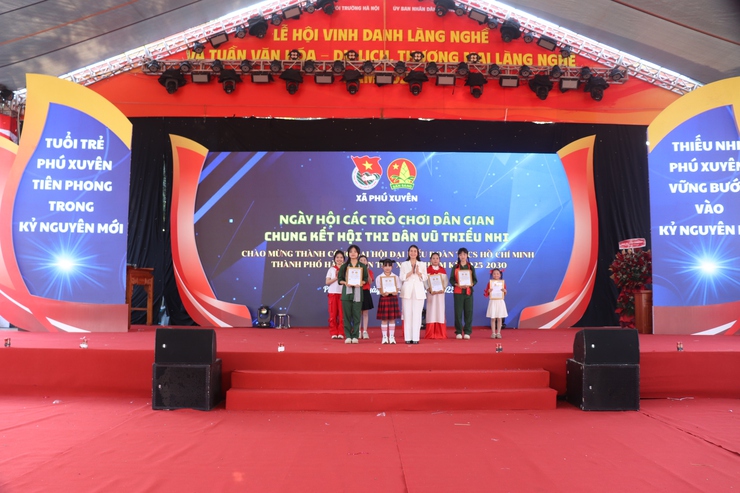 SÔI ĐỘNG – SÁNG TẠO – SẮC MÀU NGÀY HỘI TRÒ CHƠI DÂN GIAN & CHUNG KẾT HỘI THI DÂN VŨ THIẾU NHI XÃ PHÚ XUYÊN - Ảnh 12.