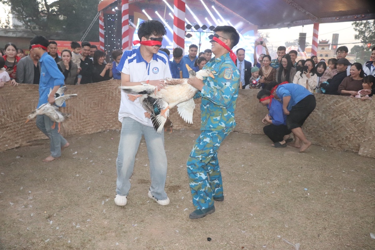 SÔI ĐỘNG – SÁNG TẠO – SẮC MÀU NGÀY HỘI TRÒ CHƠI DÂN GIAN & CHUNG KẾT HỘI THI DÂN VŨ THIẾU NHI XÃ PHÚ XUYÊN - Ảnh 9.