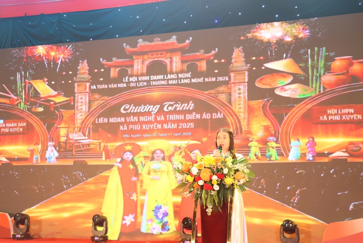 CHƯƠNG TRÌNH TRÌNH DIỄN ÁO DÀI – RỰC RỠ SẮC MÀU LỄ HỘI VINH DANH LÀNG NGHỀ XÃ PHÚ XUYÊN 2025- Ảnh 1.