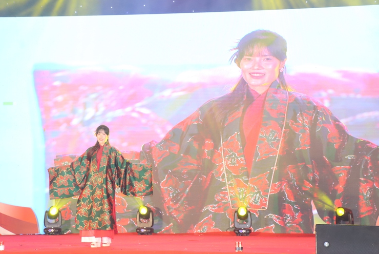 CHƯƠNG TRÌNH TRÌNH DIỄN ÁO DÀI – RỰC RỠ SẮC MÀU LỄ HỘI VINH DANH LÀNG NGHỀ XÃ PHÚ XUYÊN 2025- Ảnh 6.