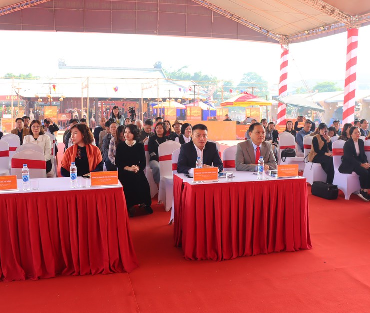 Lễ bế mạc “Lễ hội vinh danh làng nghề và Tuần Văn hoá – Du lịch, Thương mại làng nghề năm 2025” tại xã Phú Xuyên - Ảnh 2.