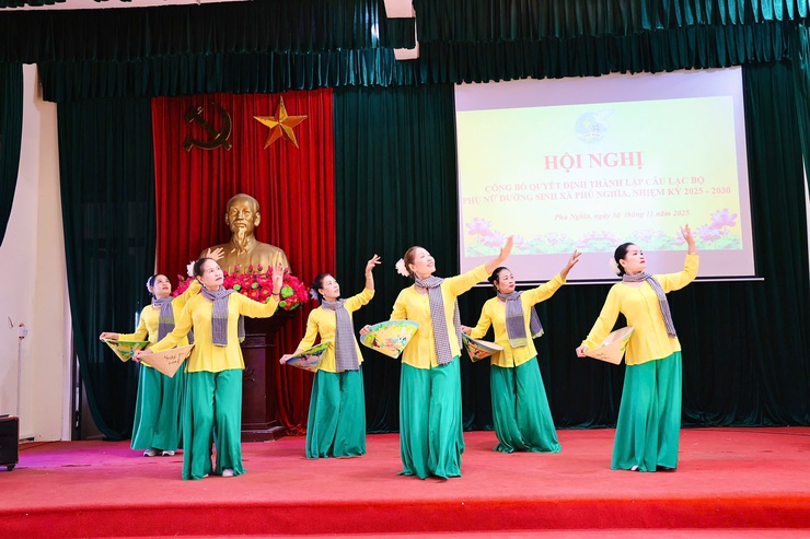 Hội LHPN xã Phú Nghĩa: Công bố quyết định thành lập Câu lạc bộ Phụ nữ dưỡng sinh nhiệm kỳ 2025 - 2030- Ảnh 3.