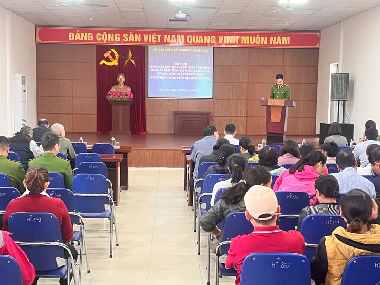 PHƯỜNG LĨNH NAM TỔ CHỨC HỘI NGHỊ ĐÁNH GIÁ KẾT QUẢ THỰC HIỆN CAO ĐIỂM 60 NGÀY ĐÊM TỔNG RÀ SOÁT, LÀM SẠCH DỮ LIỆU ĐĂNG KÝ PHƯƠNG TIỆN, GIẤY PHÉP LÁI XE- Ảnh 2.