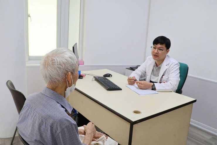 Phát hiện sớm để bảo vệ thận- tiết niệu: Chuyên gia Bệnh viện Thận Hà Nội cảnh báo những dấu hiệu không nên bỏ qua- Ảnh 1.