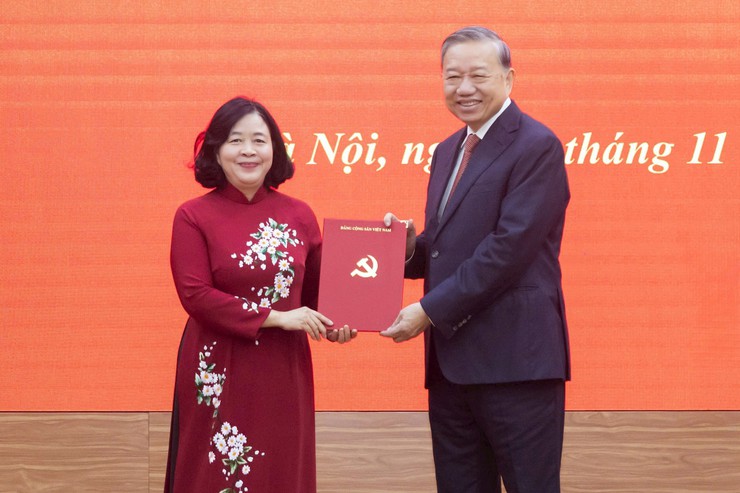 Đồng chí Bùi Thị Minh Hoài tham gia Ban Bí thư, giữ chức Bí thư Đảng ủy MTTQ, các đoàn thể Trung ương- Ảnh 1.