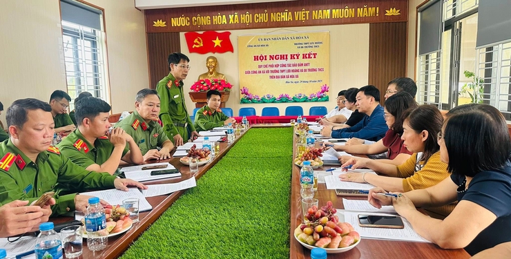 CÔNG AN XÃ HÒA XÁ KÝ KẾT QUY CHẾ PHỐI HỢP CÔNG TÁC ĐẢM BẢO AN NINH TRẬT TỰ VỚI CÁC TRƯỜNG HỌC TRÊN ĐỊA BÀN XÃ- Ảnh 1.