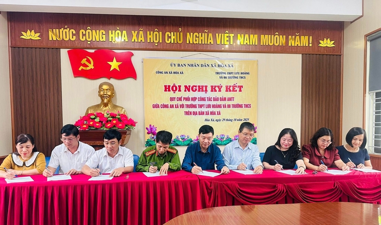 CÔNG AN XÃ HÒA XÁ KÝ KẾT QUY CHẾ PHỐI HỢP CÔNG TÁC ĐẢM BẢO AN NINH TRẬT TỰ VỚI CÁC TRƯỜNG HỌC TRÊN ĐỊA BÀN XÃ- Ảnh 4.