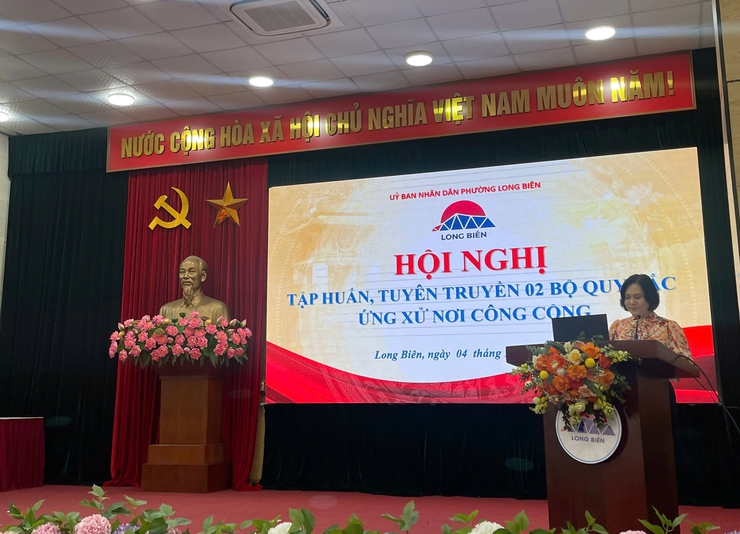 Phường Long Biên tập huấn, tuyên truyền 02 bộ Quy tắc ứng xử nơi công cộng- Ảnh 1.