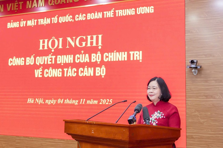 Đồng chí Bùi Thị Minh Hoài tham gia Ban Bí thư, giữ chức Bí thư Đảng ủy MTTQ, các đoàn thể Trung ương- Ảnh 3.