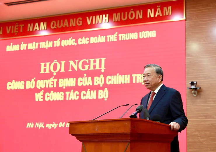 Đồng chí Bùi Thị Minh Hoài tham gia Ban Bí thư, giữ chức Bí thư Đảng ủy MTTQ, các đoàn thể Trung ương- Ảnh 2.