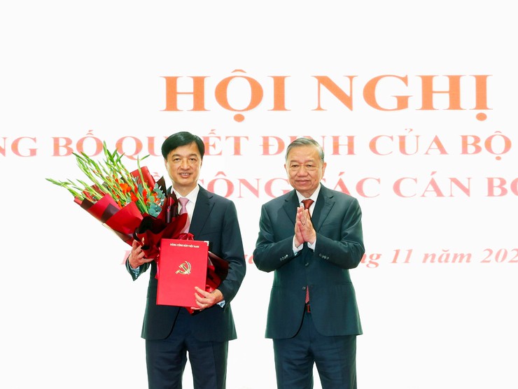 Bộ Chính trị điều động, phân công, chỉ định đồng chí Nguyễn Duy Ngọc giữ chức Bí thư Thành ủy Hà Nội- Ảnh 1.