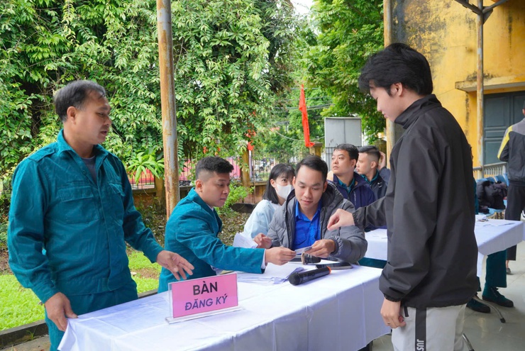 PHÁT HUY TINH THẦN XUNG KÍCH CỦA TUỔI TRẺ TRONG NGÀY ĐẦU KHÁM SƠ TUYỂN NVQS NĂM 2026 TẠI XÃ THANH TRÌ- Ảnh 6.