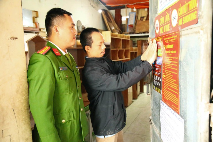 Xã Chương Dương tăng cường kiểm tra an toàn 
phòng cháy, chữa cháy tại các hộ kinh doanh
- Ảnh 3.