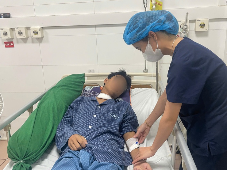 Bệnh viện Thanh Nhàn cứu sống nam thanh niên 19 tuổi ngừng tim 4 lần sau đuối nước- Ảnh 1.