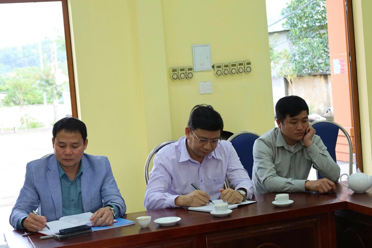 Đồng chí Bí thư Đảng ủy xã Suối Hai dự sinh hoạt tại Chi bộ thôn 9- Ảnh 4.