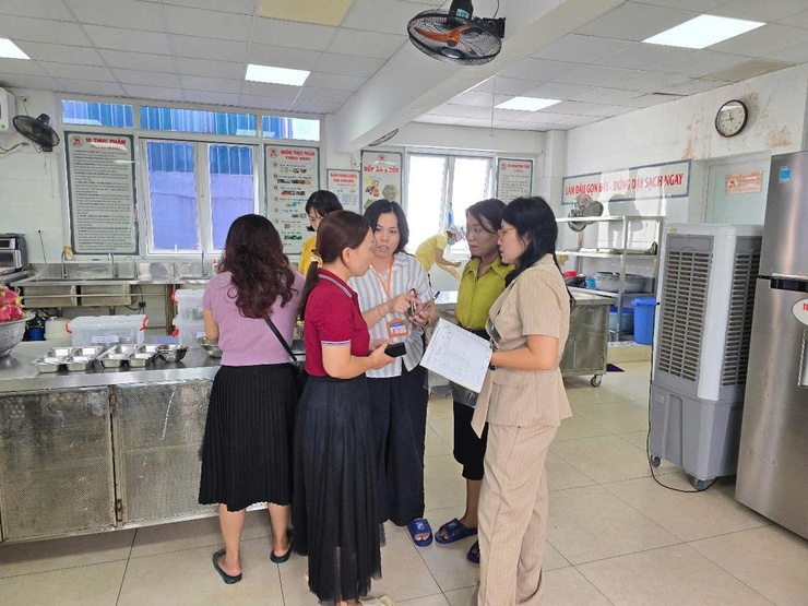 Phường Giảng Võ: Tăng cường kiểm tra công tác an toàn thực phẩm tại trường học, lớp mầm non độc lập- Ảnh 2.
