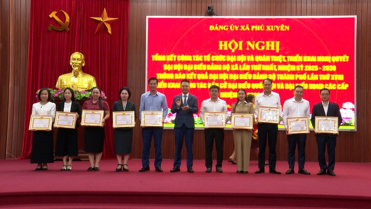NGUYỄN KIM OANH – NỮ BÍ THƯ CHI BỘ, TRƯỞNG BAN CÔNG TÁC MẶT TRẬN TRẺ NHIỆT HUYẾT Ở THÔN THỤY PHÚ- Ảnh 4.