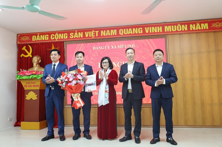 Xã Mê Linh công bố quyết định về công tác cán bộ- Ảnh 2.