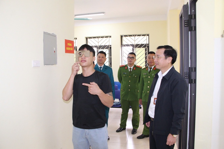 Thanh niên Phú Nghĩa hăng hái tham gia khám sơ tuyển nghĩa vụ quân sự tại điểm Trạm Y tế Phú Nghĩa- Ảnh 6.