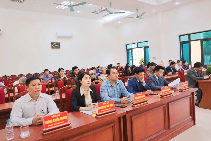 ĐẢNG ỦY XÃ YÊN BÀI TỔ CHỨC LỄ TRAO TẶNG HUY HIỆU ĐẢNG ĐỢT 07/11/2025- Ảnh 8.