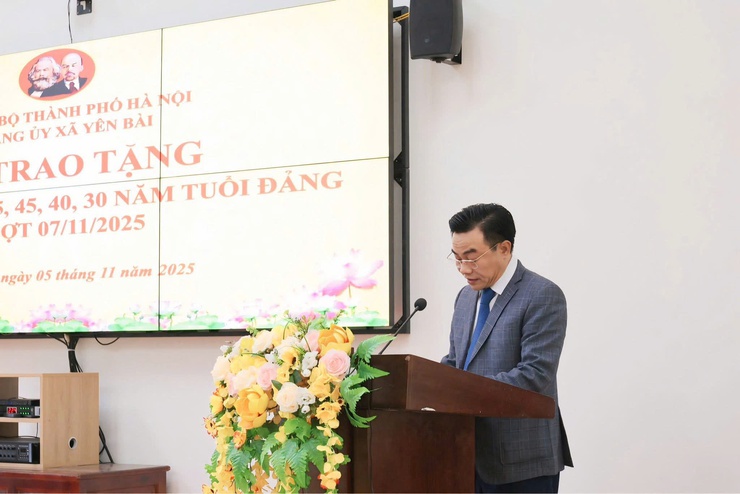 ĐẢNG ỦY XÃ YÊN BÀI TỔ CHỨC LỄ TRAO TẶNG HUY HIỆU ĐẢNG ĐỢT 07/11/2025- Ảnh 7.