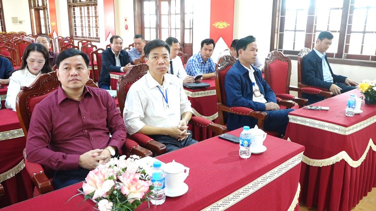 Ban Thường vụ Đảng ủy xã Vật Lại long trọng tổ chức lễ trao tặng Huy hiệu Đảng đợt 7/11- Ảnh 9.