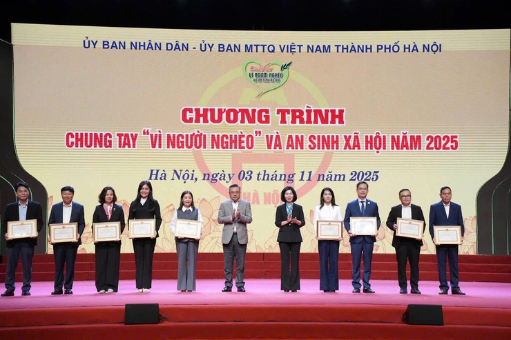 Bằng khen của Chủ tịch UBND Thành phố Hà Nội “đã có thành tích xuất sắc trong công tác vận động ủng hộ khắc phục thiệt hại sau bão lũ năm 2025”- Ảnh 1.