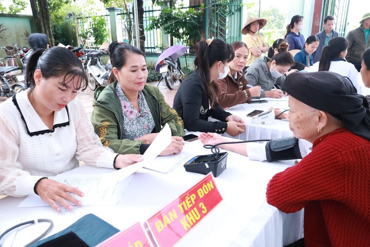 Minh Châu tổ chức khám sức khoẻ định kỳ miễn phí cho toàn dân đợt 4 năm 2025- Ảnh 2.