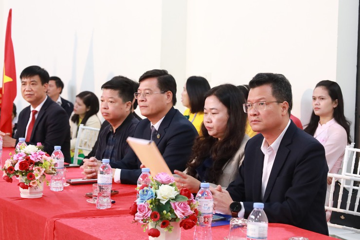 Xã Minh Châu hưởng ứng ngày Pháp luật Việt Nam năm 2025- lan toả tinh thần văn hoá thượng ton pháp luật qua phiên toà giả định- Ảnh 2.