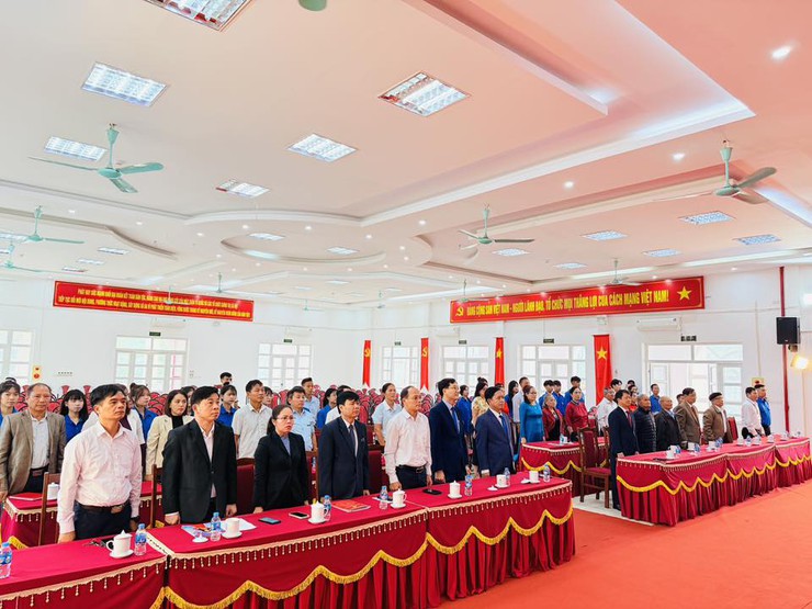 ĐẢNG BỘ XÃ BA VÌ LONG TRỌNG TỔ CHỨC LỄ TRAO HUY HIỆU ĐẢNG ĐỢT 07/11/2025- Ảnh 4.