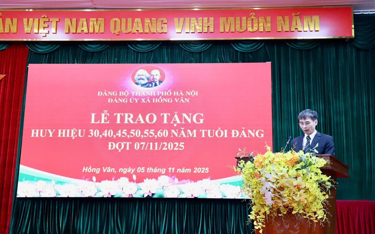 ĐẢNG UỶ XÃ HỒNG VÂN TRAO TẶNG HUY HIỆU ĐẢNG ĐỢT 7/11- Ảnh 5.