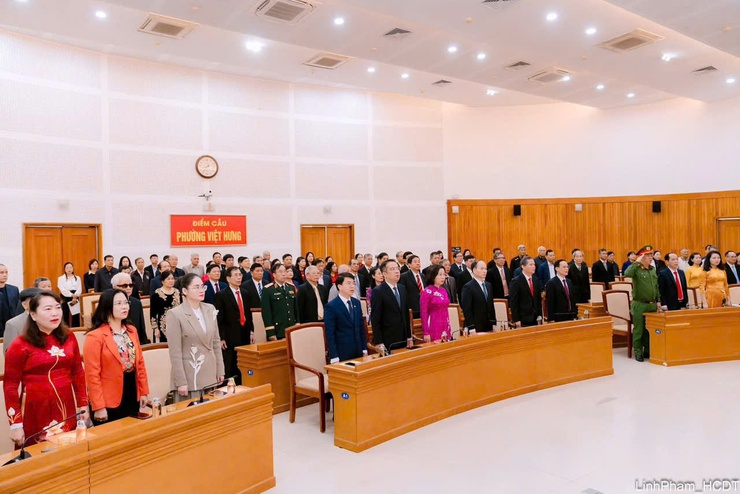 Phường Việt Hưng tổ chức lễ trao Huy hiệu Đảng đợt 7/11- Ảnh 4.