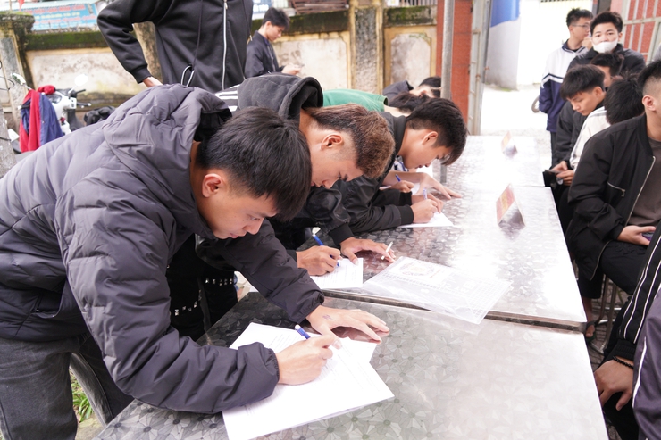 Chương Mỹ khám sơ tuyển sức khỏe nghĩa vụ quân sự năm 2026 – ngày đầu tiên diễn ra nghiêm túc, đúng quy định- Ảnh 4.