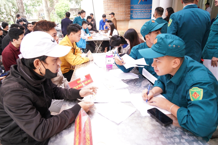 Chương Mỹ khám sơ tuyển sức khỏe nghĩa vụ quân sự năm 2026 – ngày đầu tiên diễn ra nghiêm túc, đúng quy định- Ảnh 5.